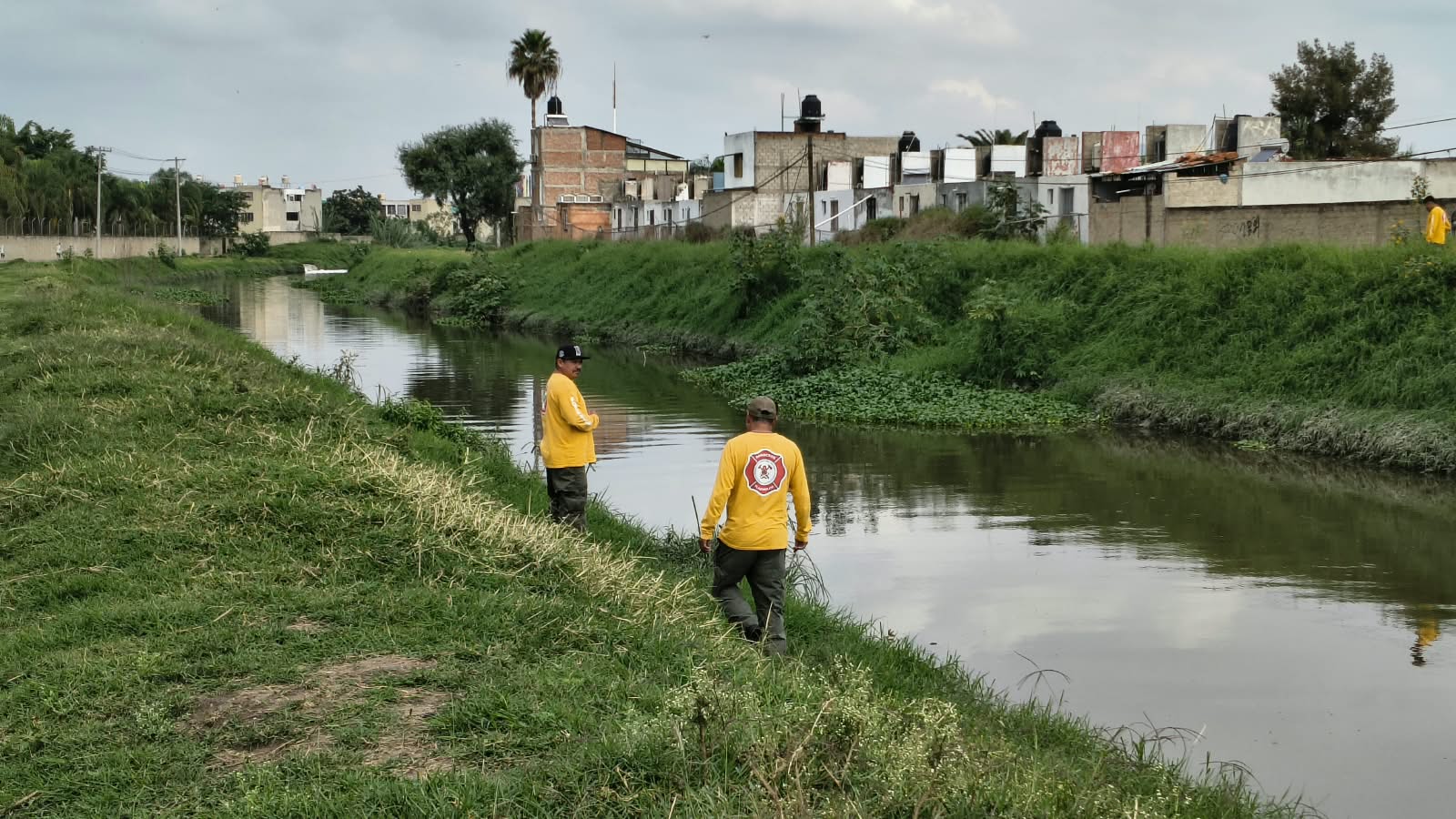 Reanudan búsqueda de hombre que se lanzó al canal de Las Pintas