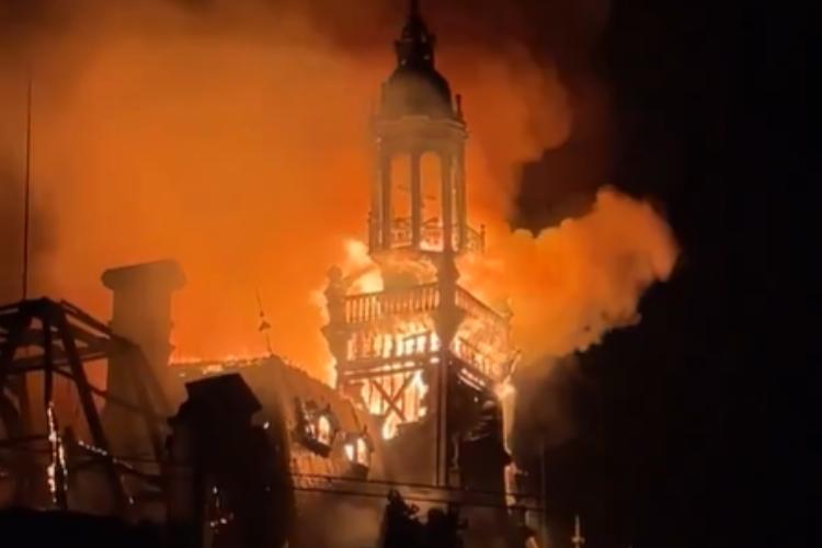 Incendian ayuntamiento de Limoges durante protestas