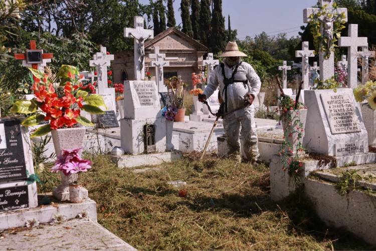 Alistan panteones tapatíos para Día de Muertos