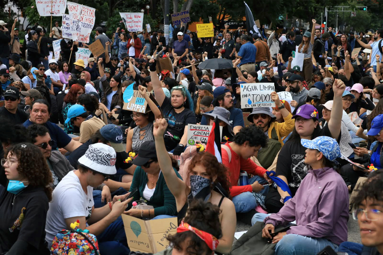 Miles en Guadalajara piden agua limpia y rechazan entregar gestión a privados