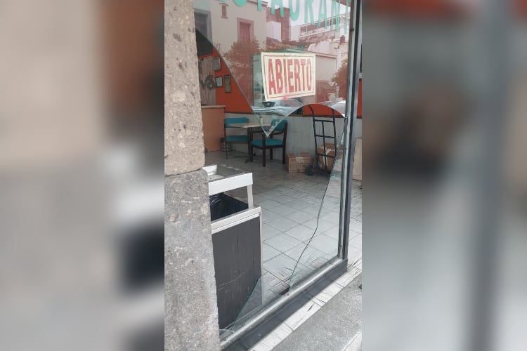 Reventadores dañaron cafetería de buscadora 