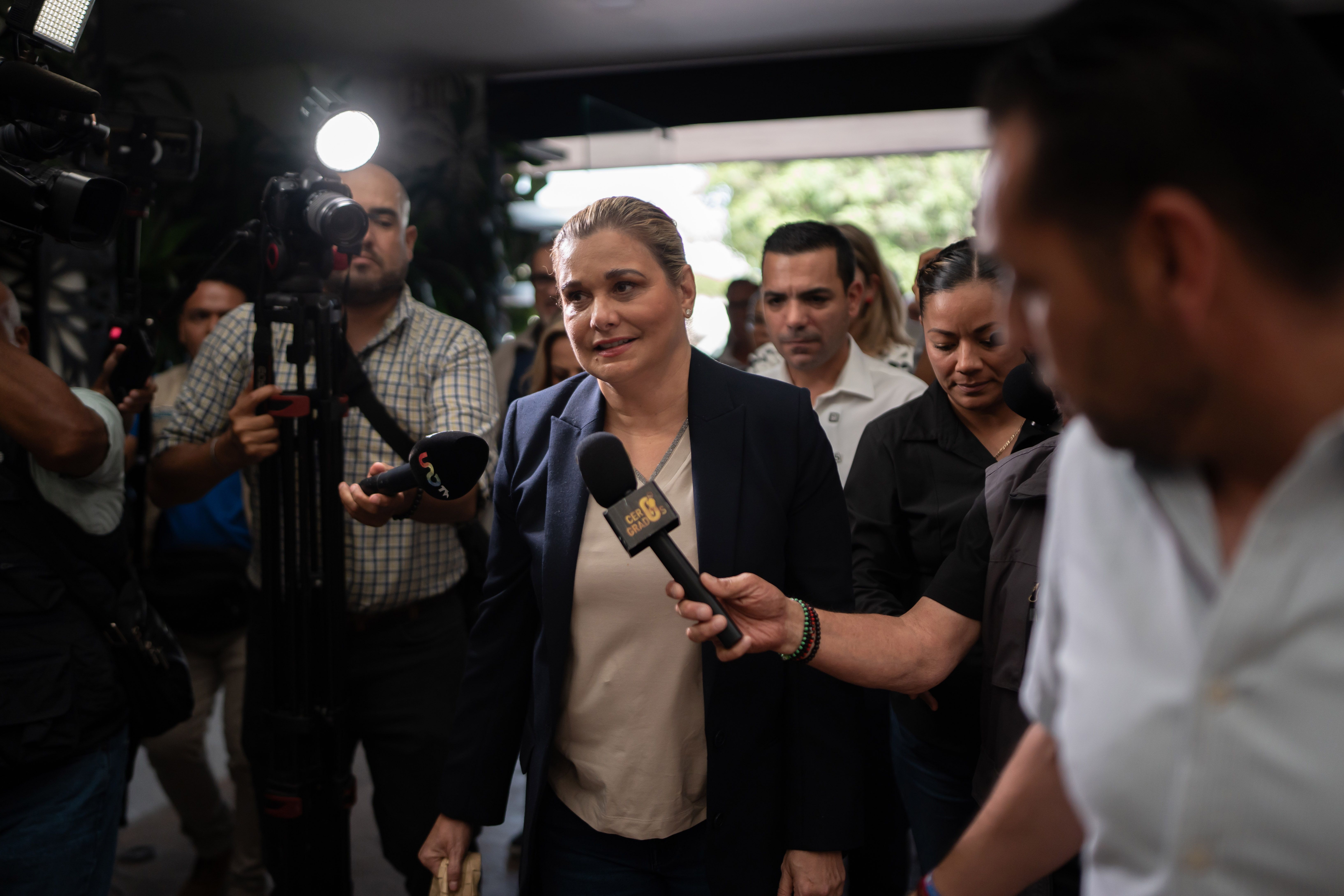 Sheinbaum niega pacto político con Maru Campos tras detención de exfiscal
