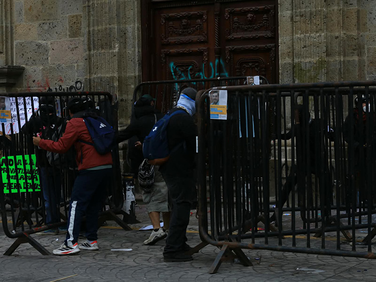 Señalan olvido de protocolo tras protesta