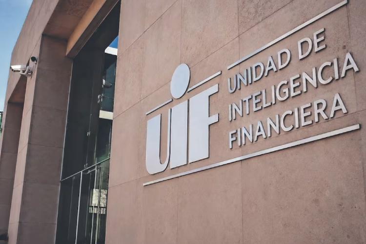 UIF investiga a siete proveedoras del INE