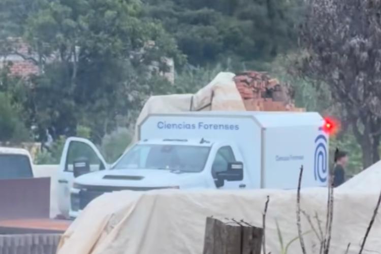 Confirma fiscalía restos humanos entre cargas de tierra en Atotonilco