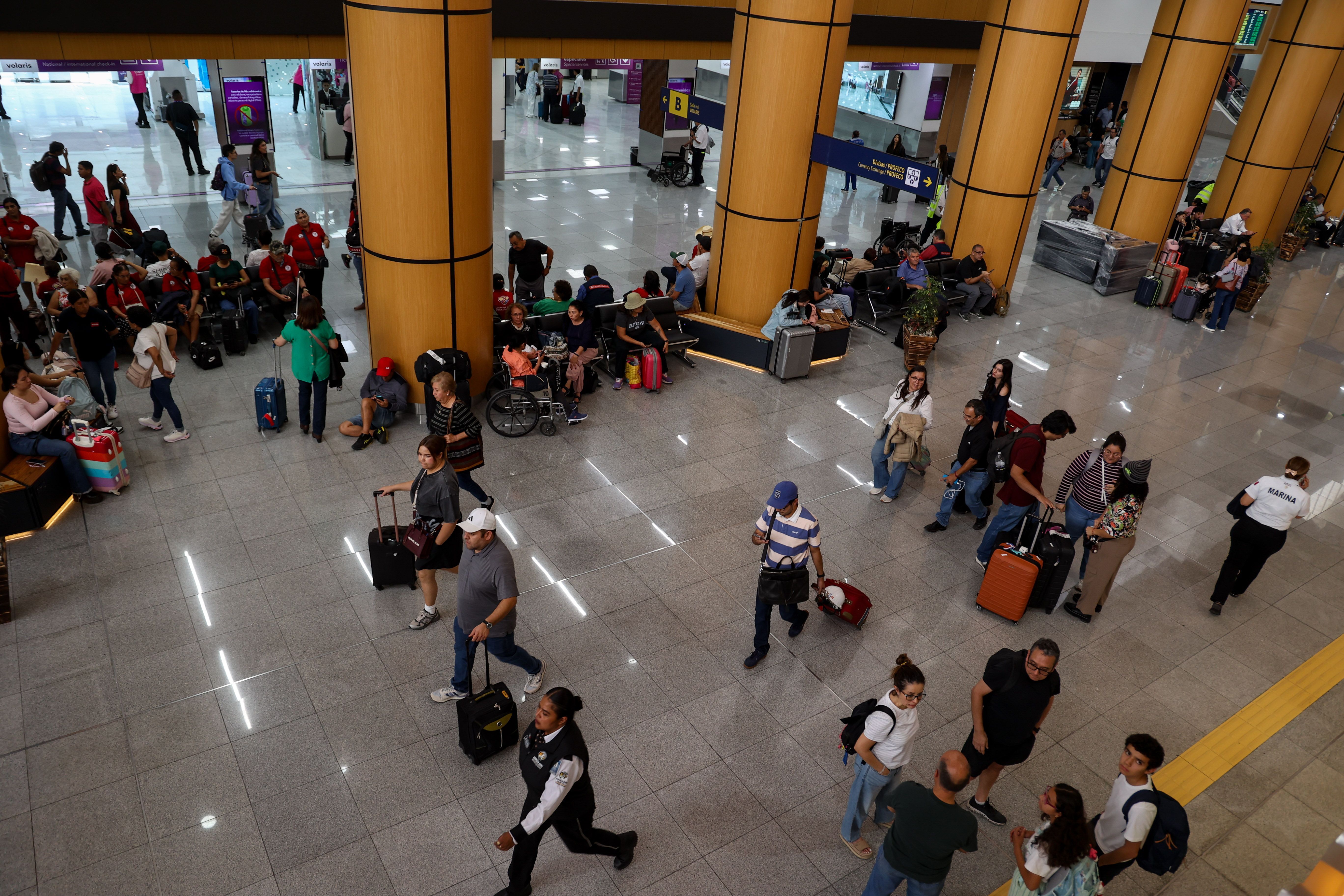 Senadores solicitan a la SRE acceso a salón exclusivo para diplomáticos en el AICM
