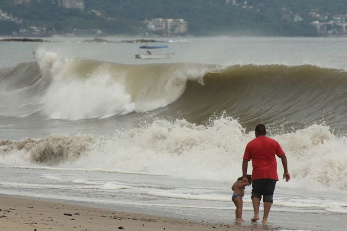 Tormenta tropical Vance podría convertirse en huracán categoría 3 el sábado