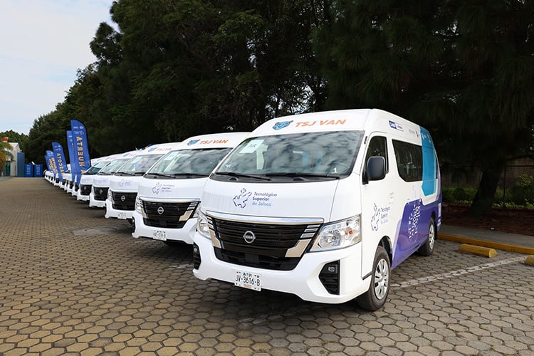 Entregan unidades de transporte escolar