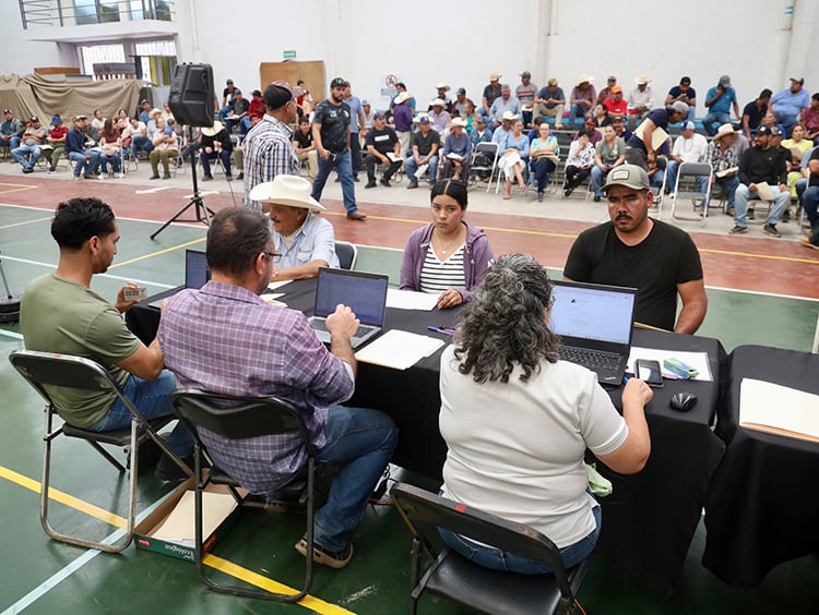 Entregan 9.8 mdp a afectados por sequía en 12 municipios