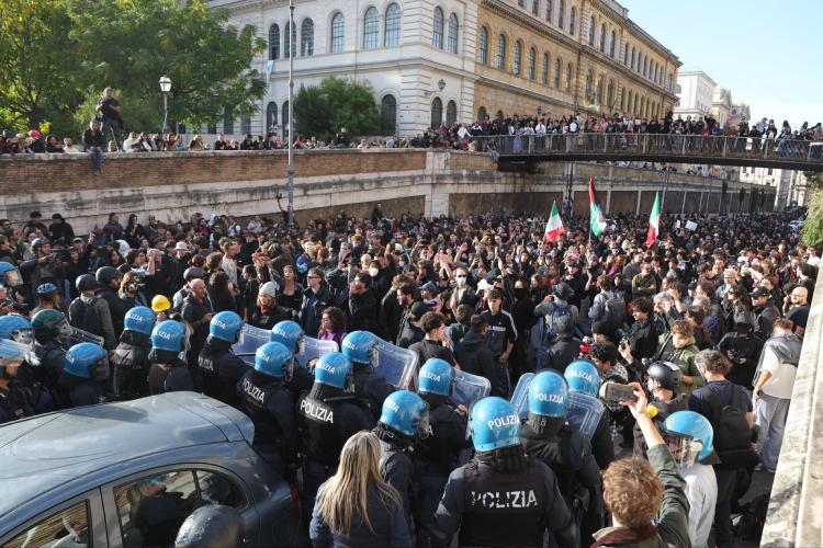 Protestan en Italia, Portugal y Albania por el costo de vida