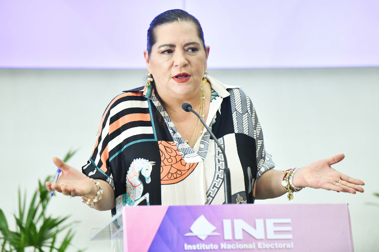 Guadalupe Taddei descarta renunciar a la presidencia del INE y Sheinbaum se reserva