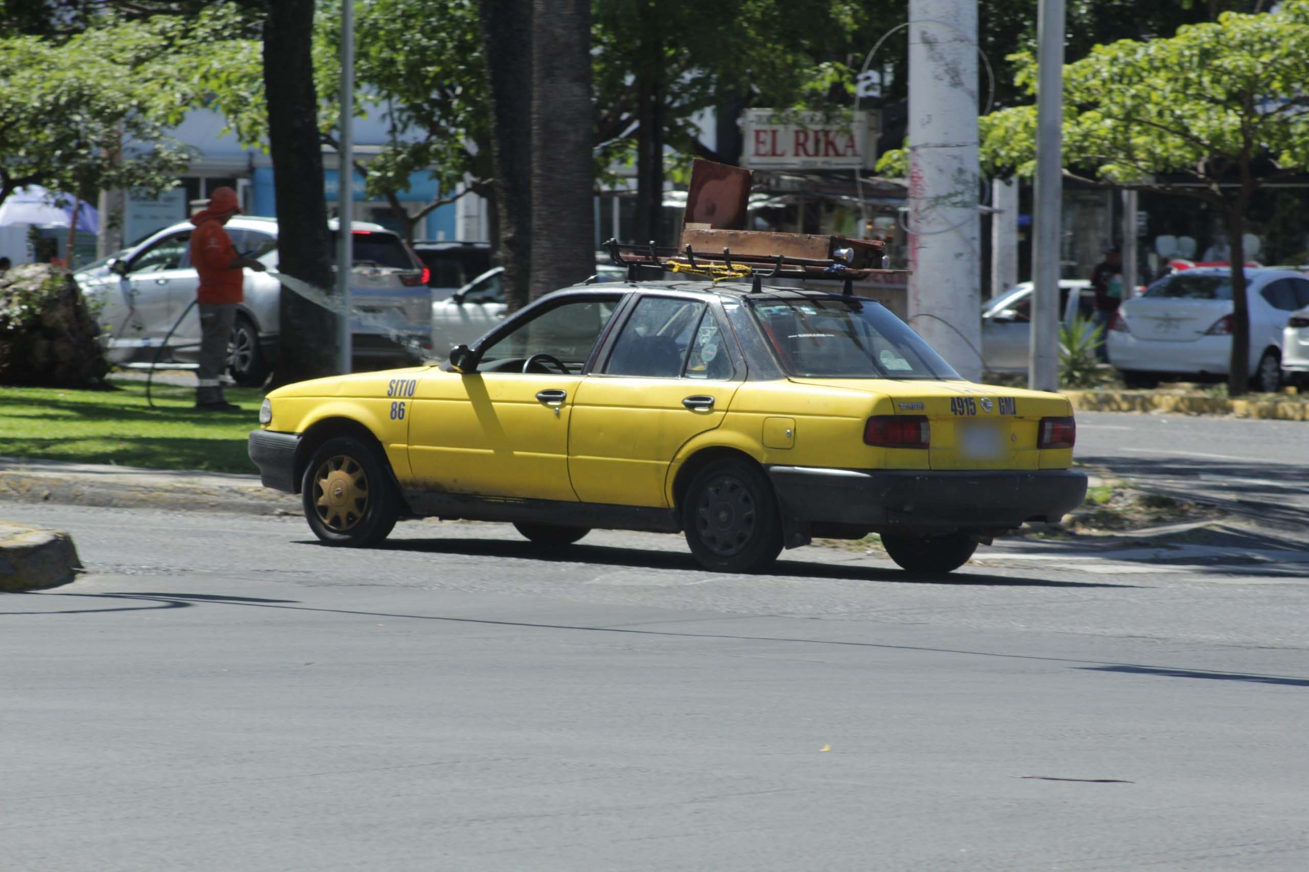 Apoyarán a choferes de taxis para renovación
