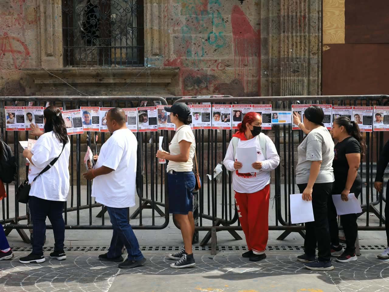 Pegan en el Centro de Guadalajara 2 mil 500 fichas de búsqueda