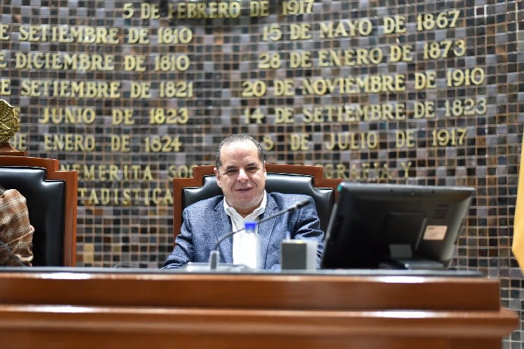 Enrique Velázquez promete hacer valer la autonomía del Congreso del Estado