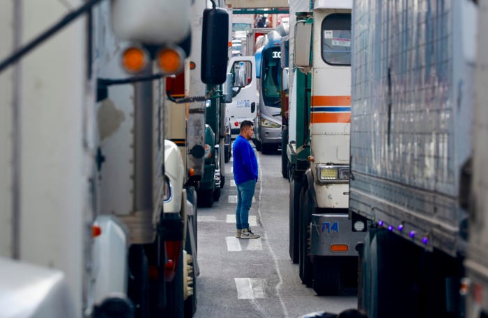Gobierno acuerda agenda con transportistas