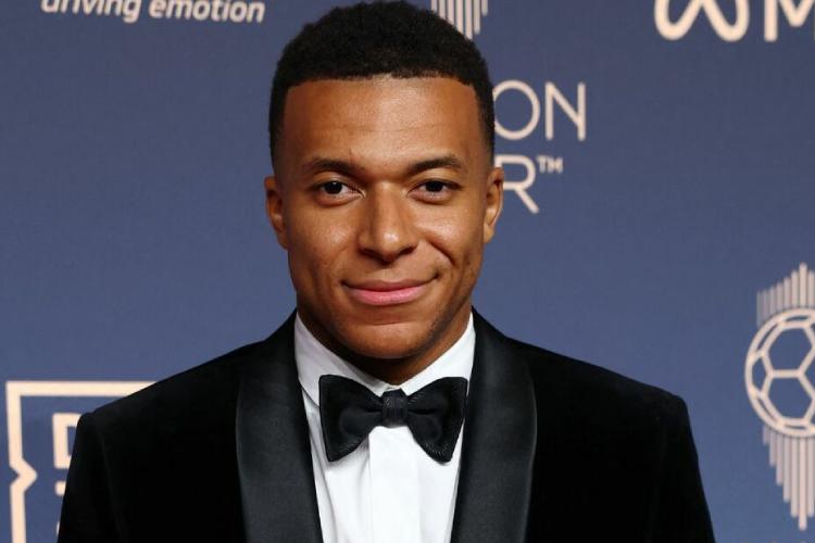 Mbappé se disculpa con China por meme