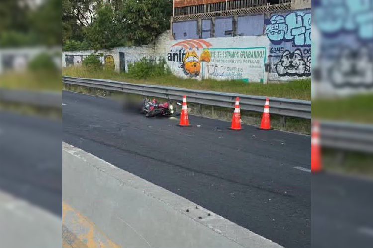 Muere motociclista tras choque en la autopista a Zapotlanejo