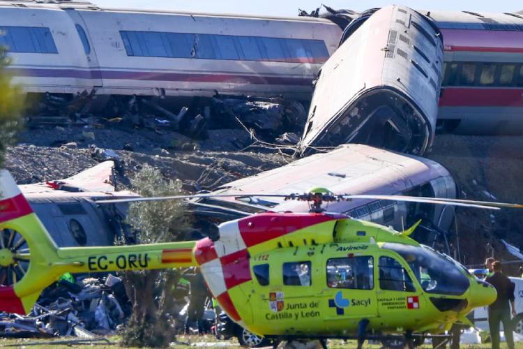 Choque entre trenes deja 64 muertos y 80 heridos en España