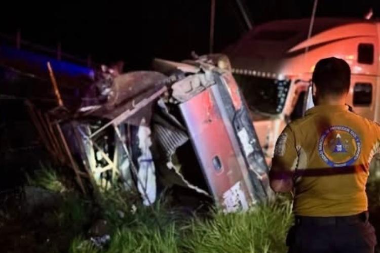 Fatal accidente en la carretera Arandas–San Miguel; reportan cuatro personas sin vida
