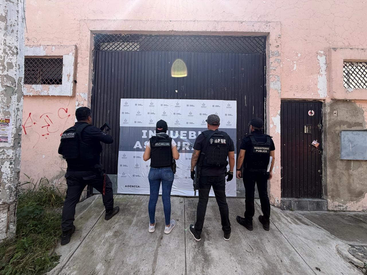 Aseguran bodega clandestina de bebidas alcohólicas adulteradas en Zapopan