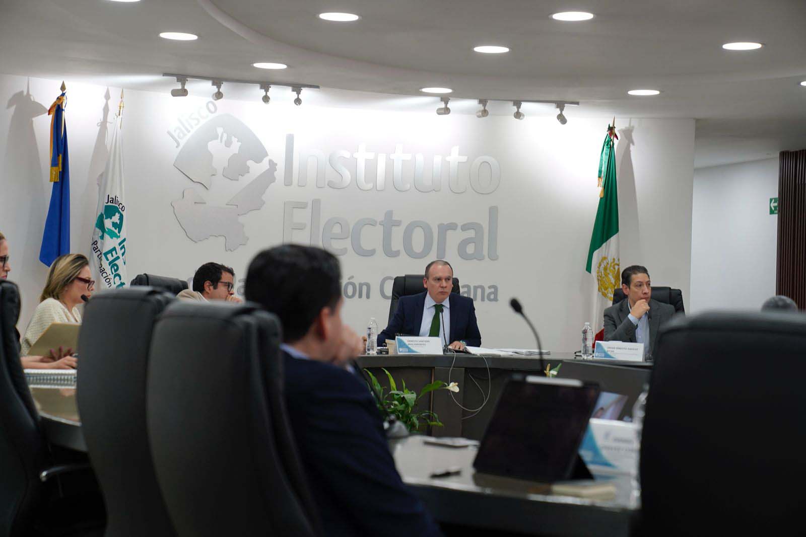IEPC distribuye dinero a partidos para cerrar el año 