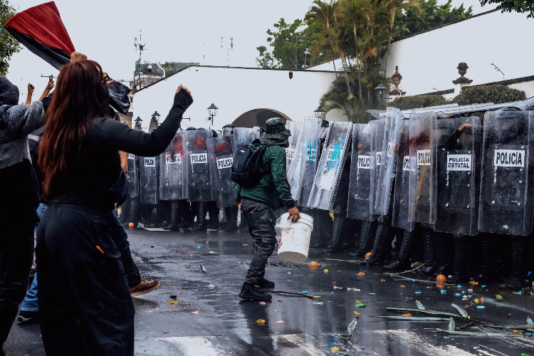Denuncian irregularidades en indagatorias a policías por represión del 11 de octubre