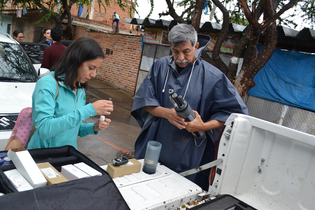 FORTALECEN EQUIPO. Para fortalecer este estudio, el doctor Sebastián Gradilla Hernández buscó la colaboración de José de Anda Sánchez, investigador del área de Tecnología Ambiental de Ciatej. (Foto: Especial)