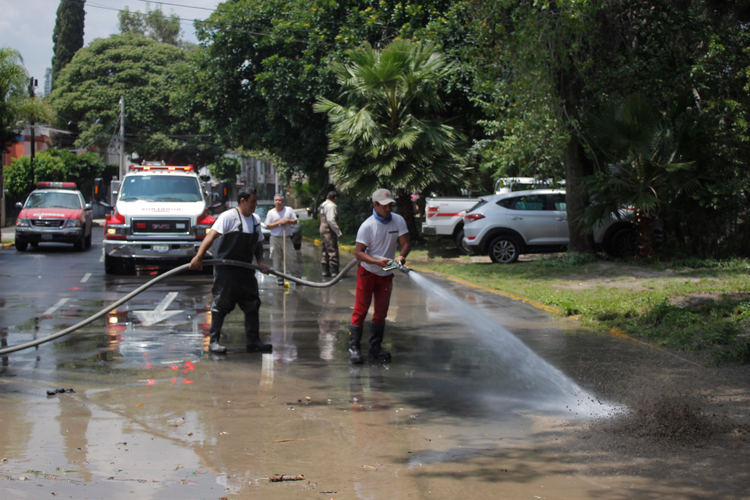 Otra vez. El agua entró de nueva cuenta a Plaza Patria. (Foto: Jorge Alberto Mendoza)