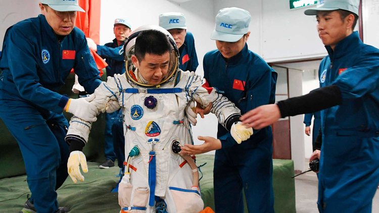 EXTREMO. Un grupo de 15 astronautas chinos acaban de completar un entrenamiento de supervivencia en el desierto de Badain Jaran, al noroeste de China. (Foto: Especial)