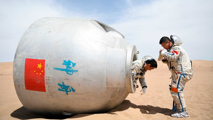 EXTREMO. Un grupo de 15 astronautas chinos acaban de completar un entrenamiento de supervivencia en el desierto de Badain Jaran, al noroeste de China. (Foto: Especial)