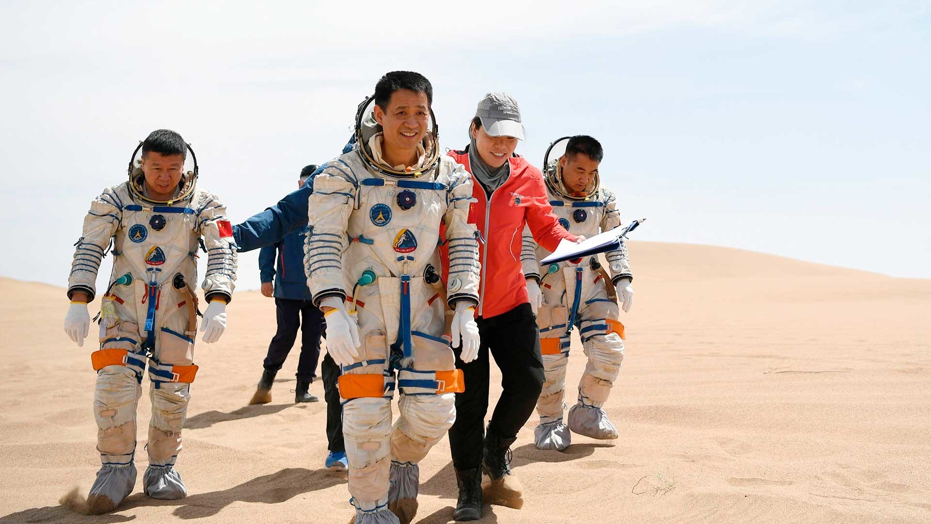 EXTREMO. Un grupo de 15 astronautas chinos acaban de completar un entrenamiento de supervivencia en el desierto de Badain Jaran, al noroeste de China. (Foto: Especial)
