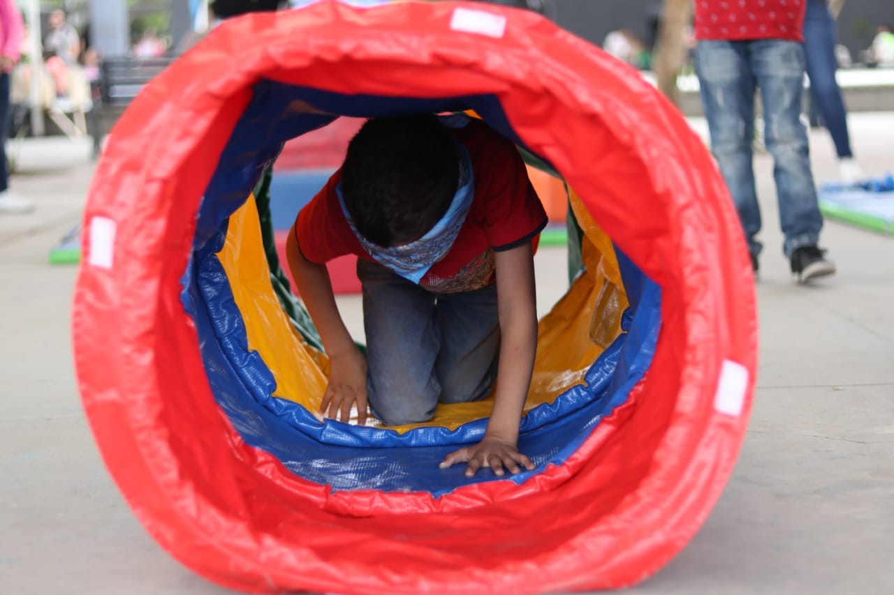 SEDE. El Parque San Jacinto se convirtió ayer en un espacio de recreo y aprendizaje para los menores. (Foto: Grisel Pajarito)