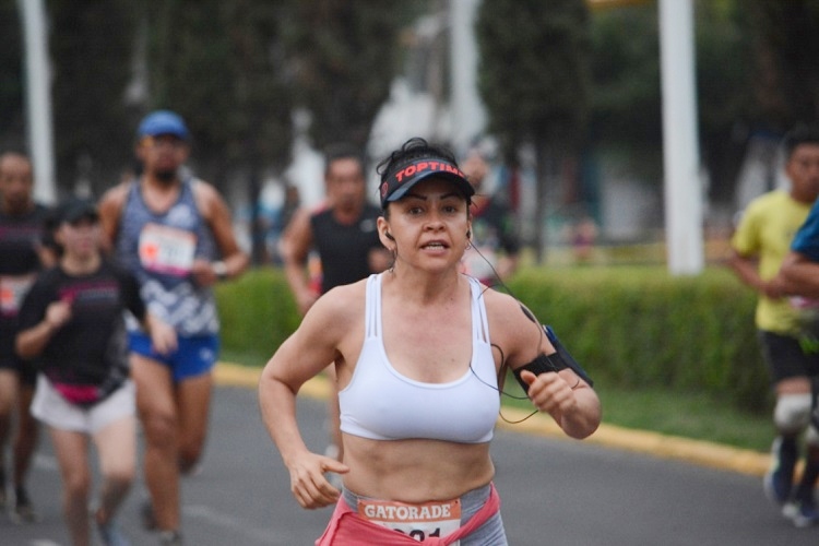 (Úrsula Patricia Sánchez ganó el Medio Maratón de Tlaquepaque. Foto: @atletismomexico)