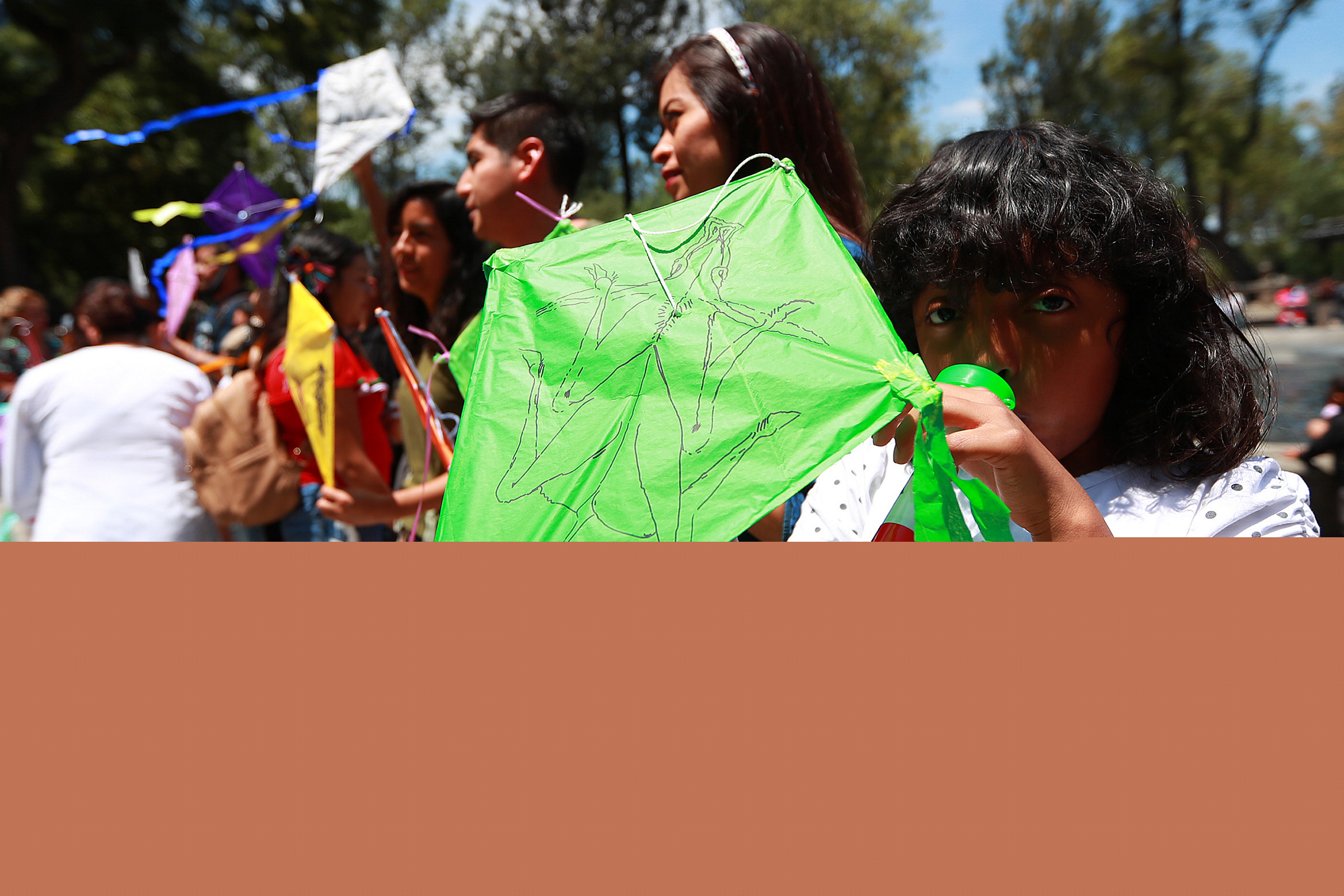 Homenaje. El acto en la Ciudad de México recordó el activismo del oaxaqueño en pro de los 43 desaparecidos de Ayotzinapa. (Foto: Notimex)