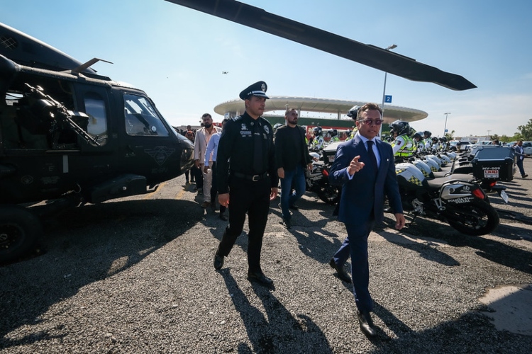 PARA MOVERSE. Las tres etapas de entrega de vehículos contemplan un total de 691 vehículos especializados.(Fotos: Héctor Ruiz y cortesías del Gobierno de Jalisco)