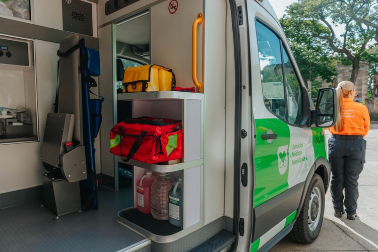 PRIMER CUADRO. Las unidades fueron entregadas a Servicios Médicos Municipales con un acto protocolario realizado sobre Paseo Alcalde.  (Foto: Especial)