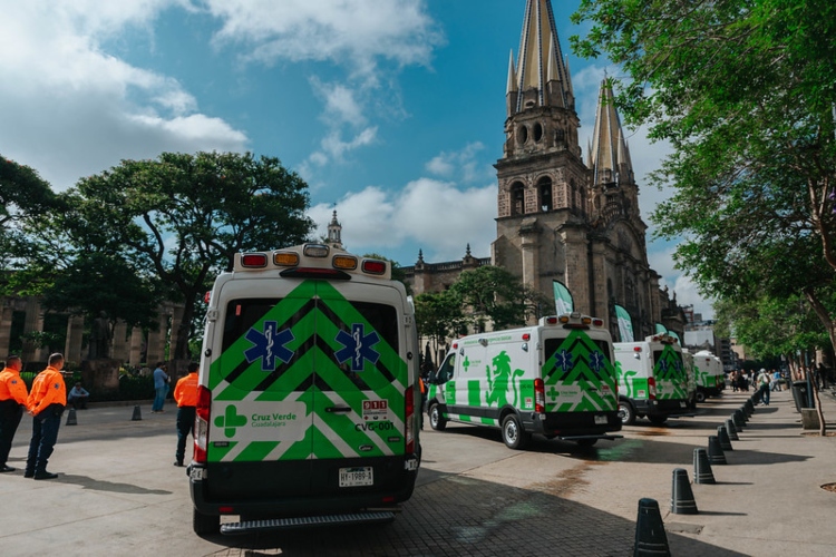 PRIMER CUADRO. Las unidades fueron entregadas a Servicios Médicos Municipales con un acto protocolario realizado sobre Paseo Alcalde.  (Foto: Especial)