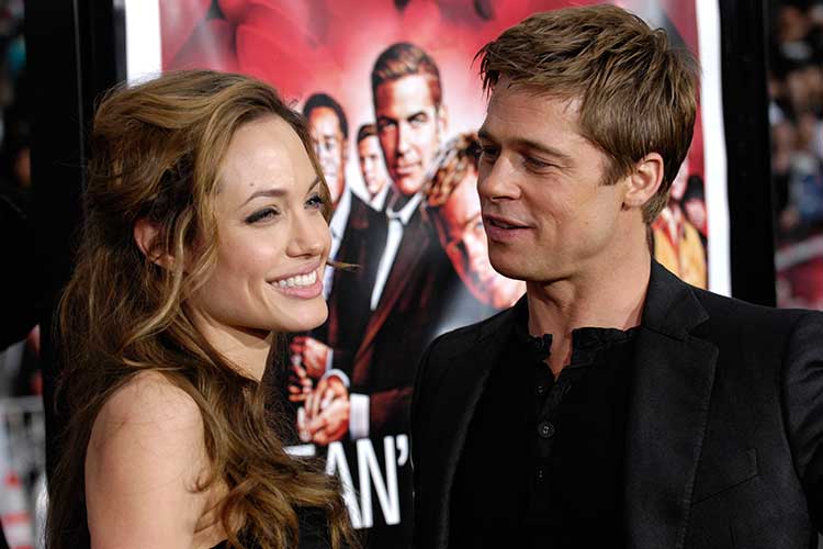 COMPAÑEROS DE REPARTO (2003). Que los coprotagonistas se enamoren es un verdadero cliché, pero sucede, incluso cuando uno de ellos está casado. El escenario para Brad Pitt y Angelina Jolie fue ‘Mr. & Mrs. Smith’. Pitt estaba casado con Jennifer Aniston. (